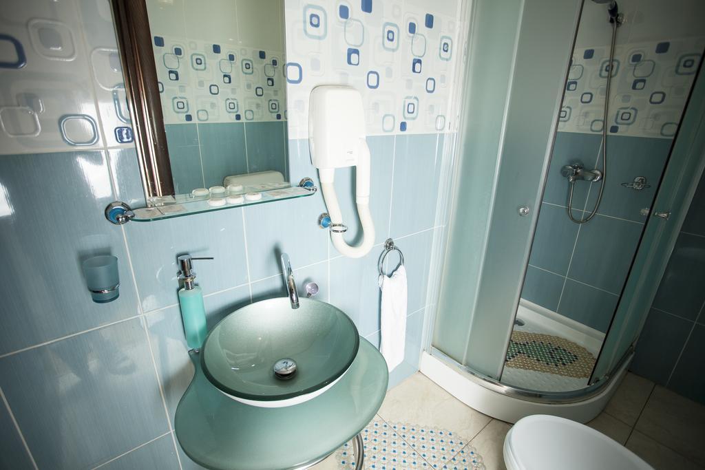City Garden Rooms And Apartments Bucharest Room photo