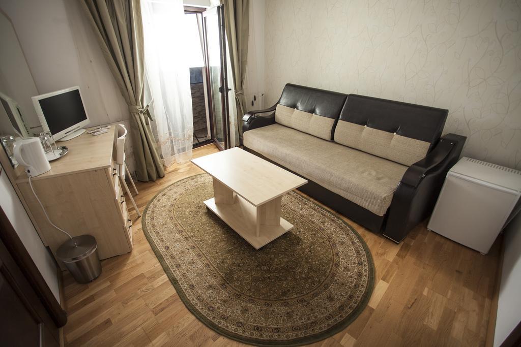 City Garden Rooms And Apartments Bucharest Room photo