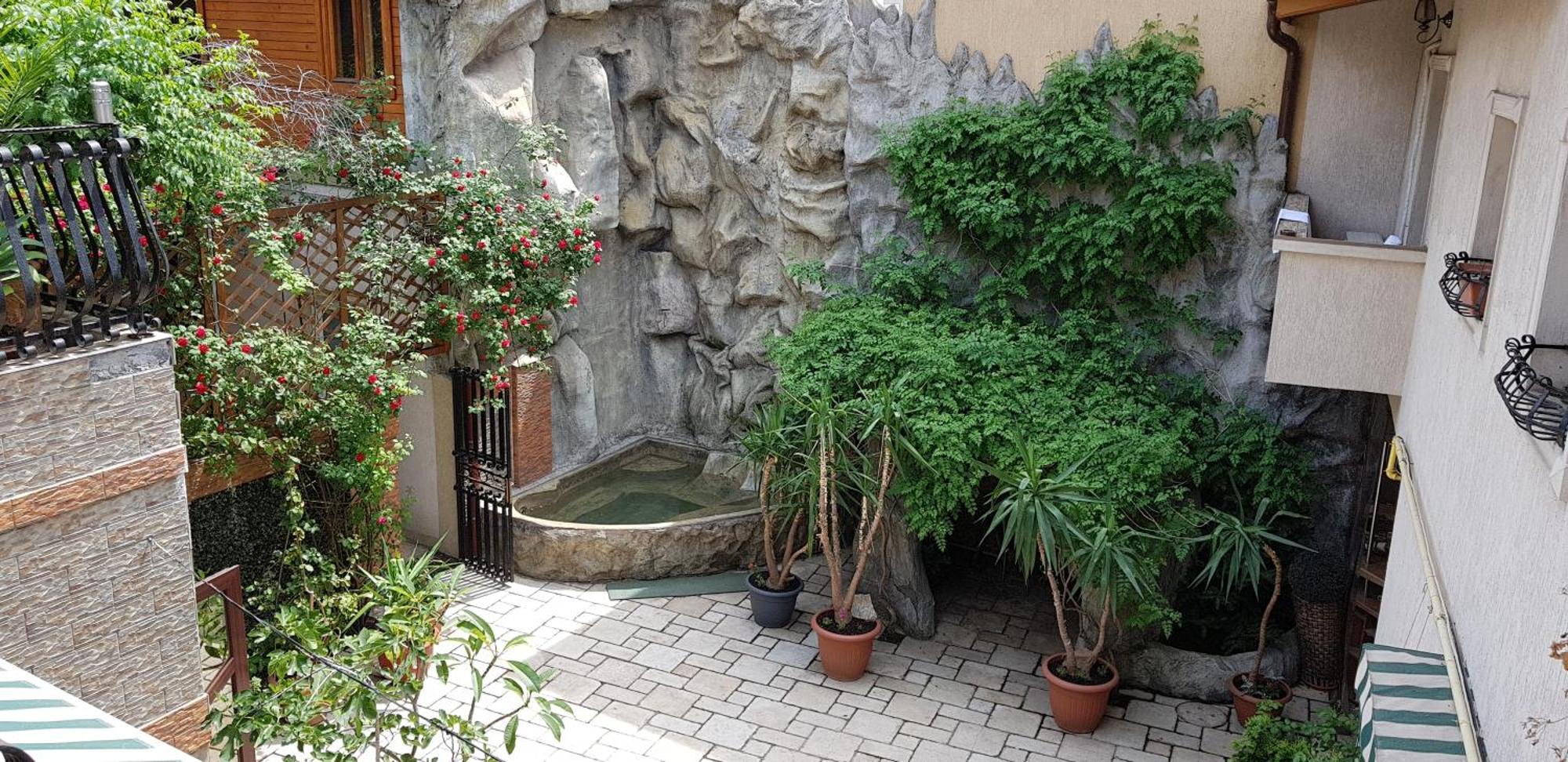City Garden Rooms And Apartments Bucharest Exterior photo