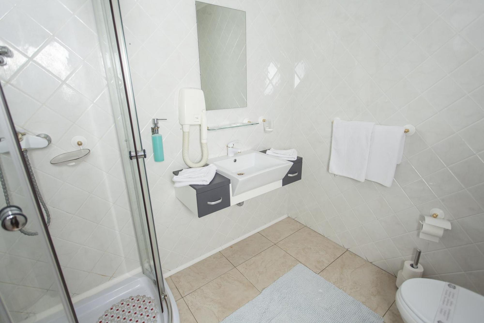 City Garden Rooms And Apartments Bucharest Room photo