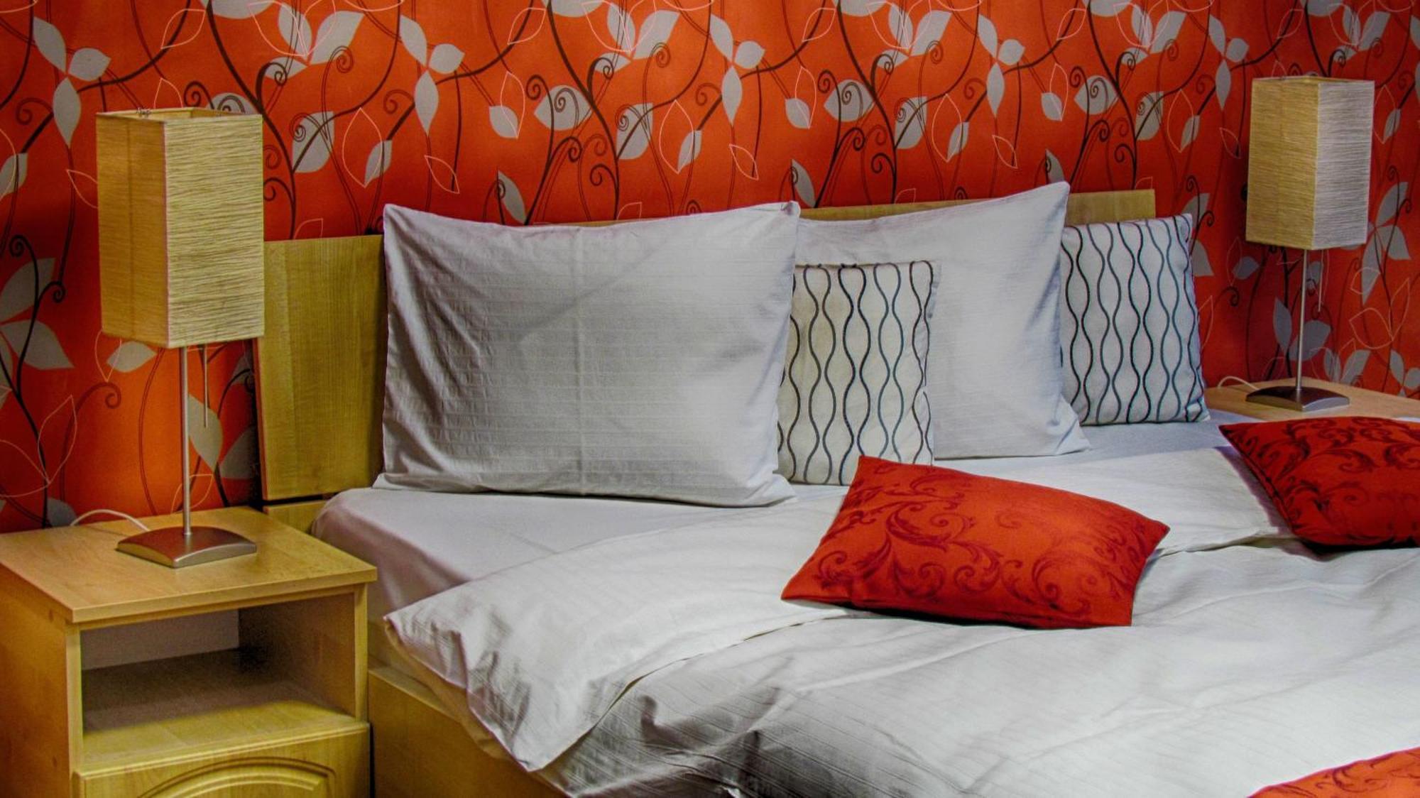 City Garden Rooms And Apartments Bucharest Room photo