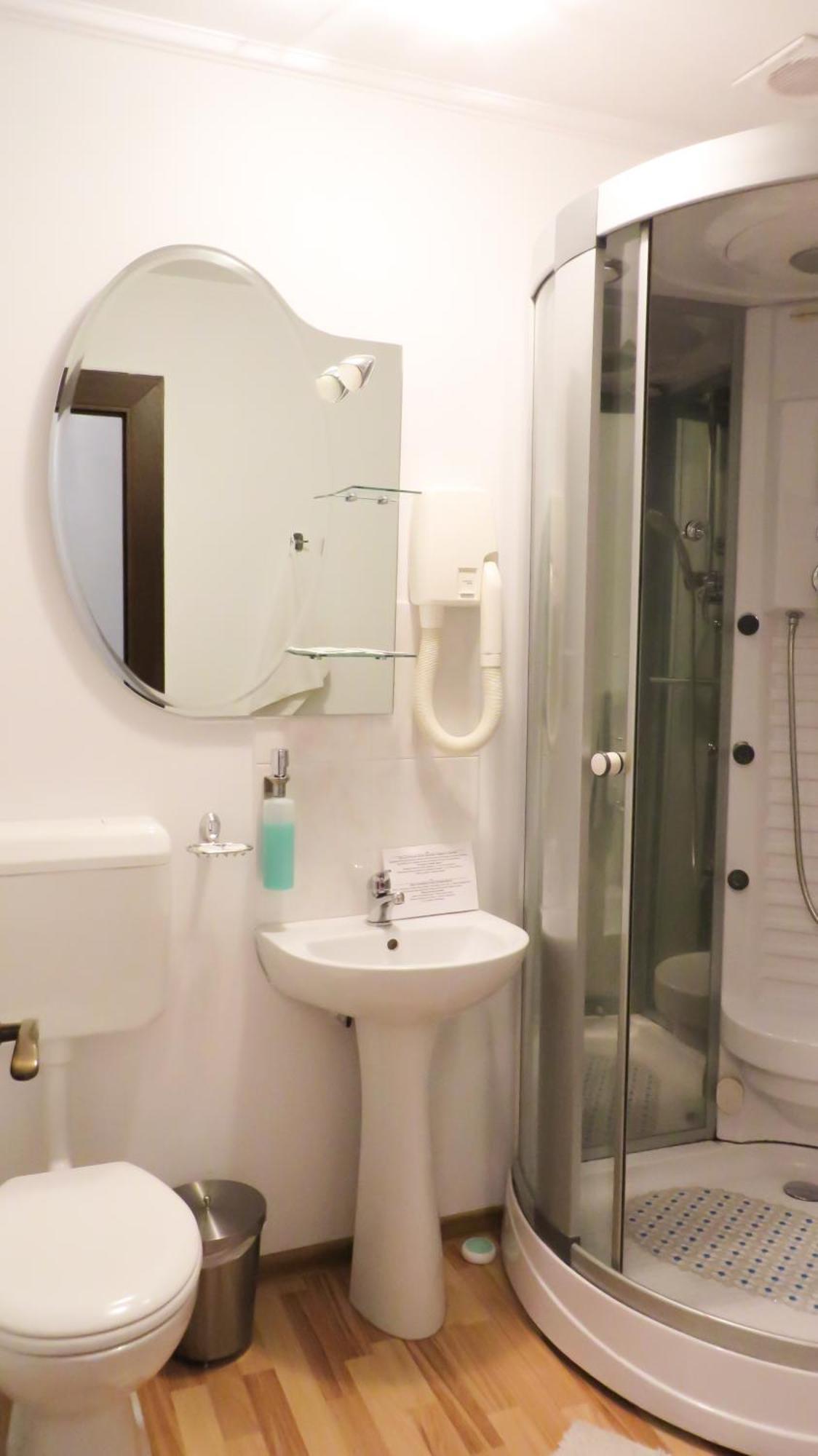 City Garden Rooms And Apartments Bucharest Room photo