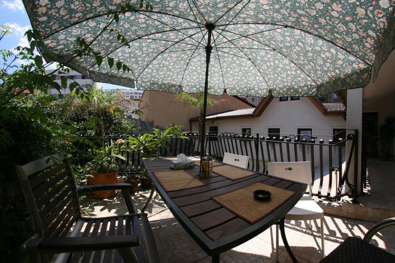 City Garden Rooms And Apartments Bucharest Exterior photo