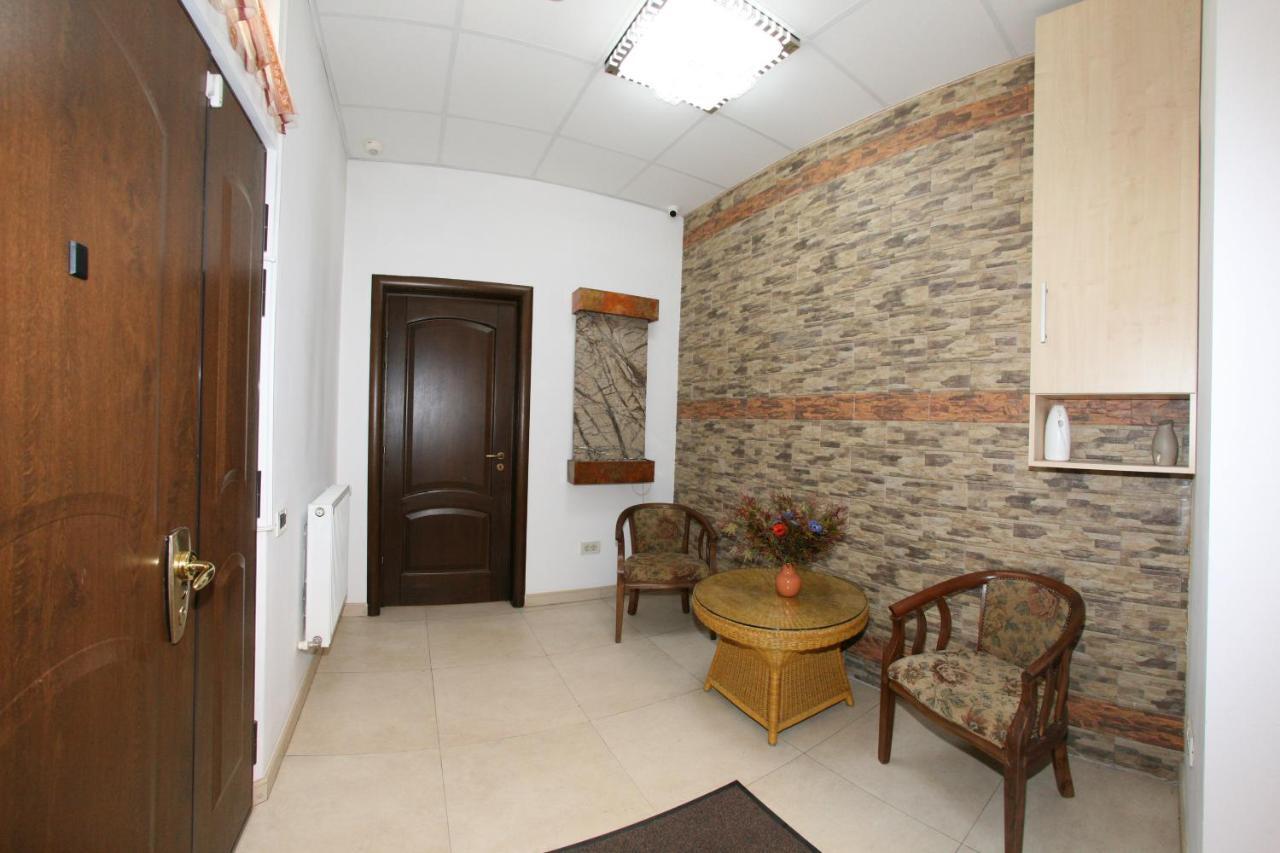 City Garden Rooms And Apartments Bucharest Exterior photo