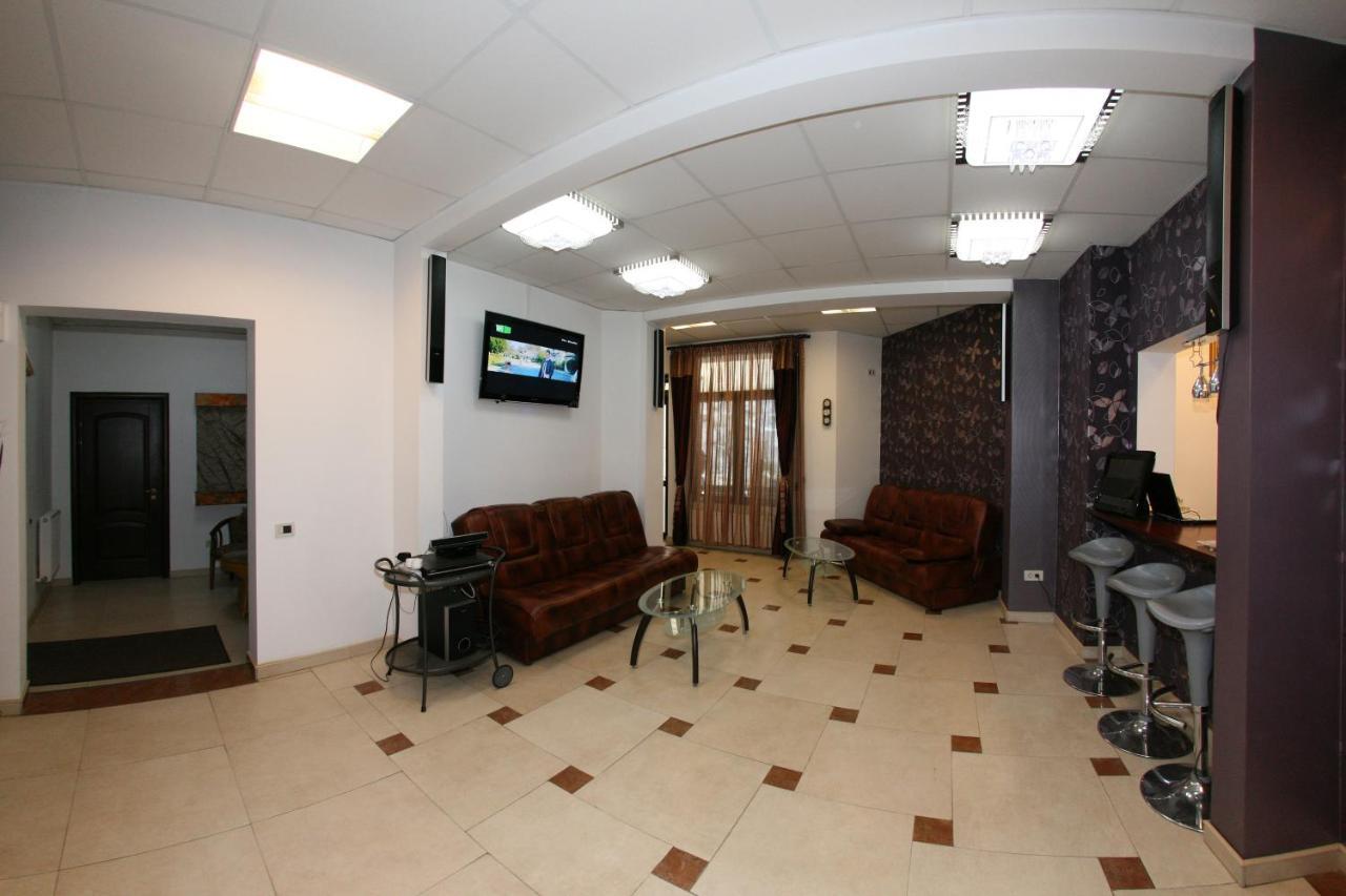 City Garden Rooms And Apartments Bucharest Exterior photo